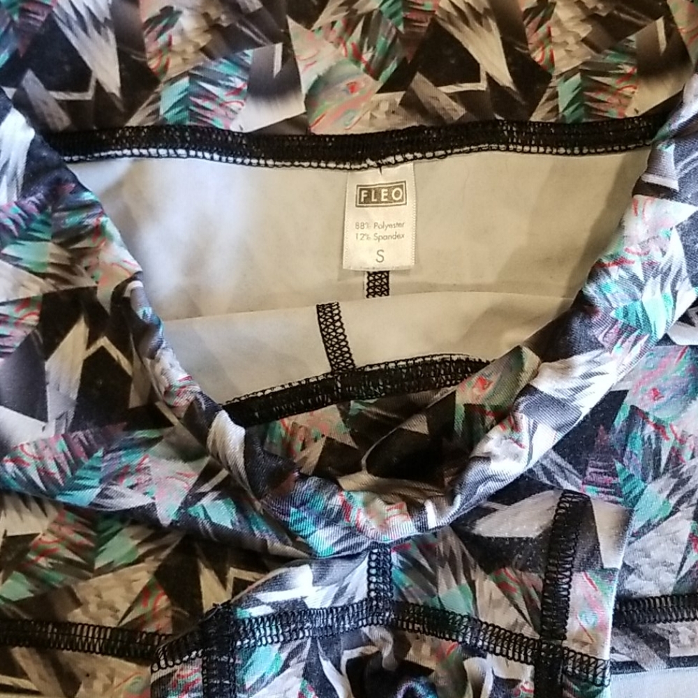 Fleo Shorts - Picture 3 of 3